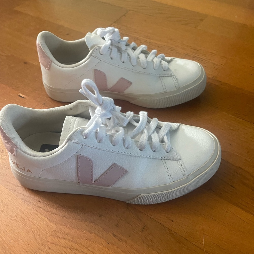Veja Campo sneakers size 36 US 5 but fits like 6